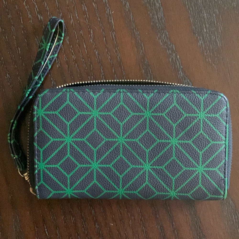 Vinyl wristlet